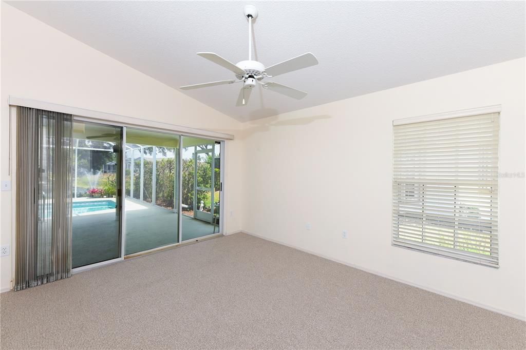 Empty room, Interior