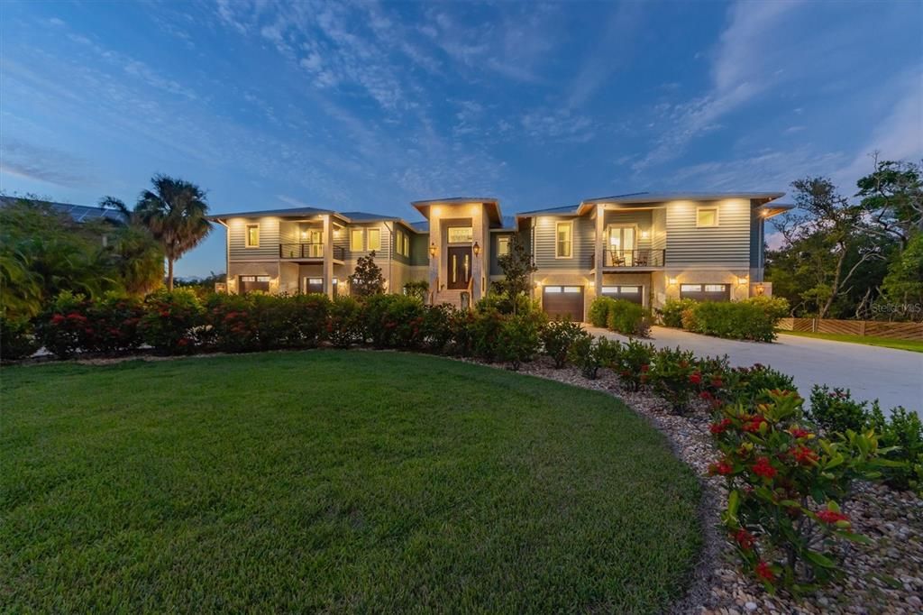 Backyard, Exterior, Facade, Modern