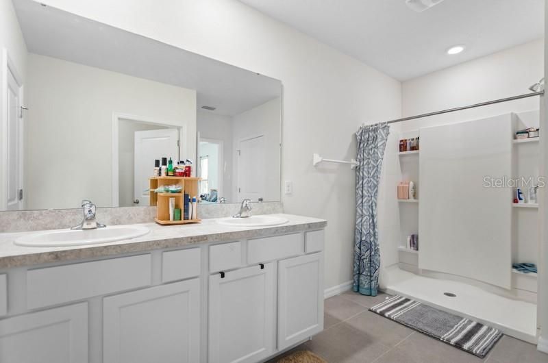 Bathroom, Dual Sink Vanities, Interior, Recessed Lighting