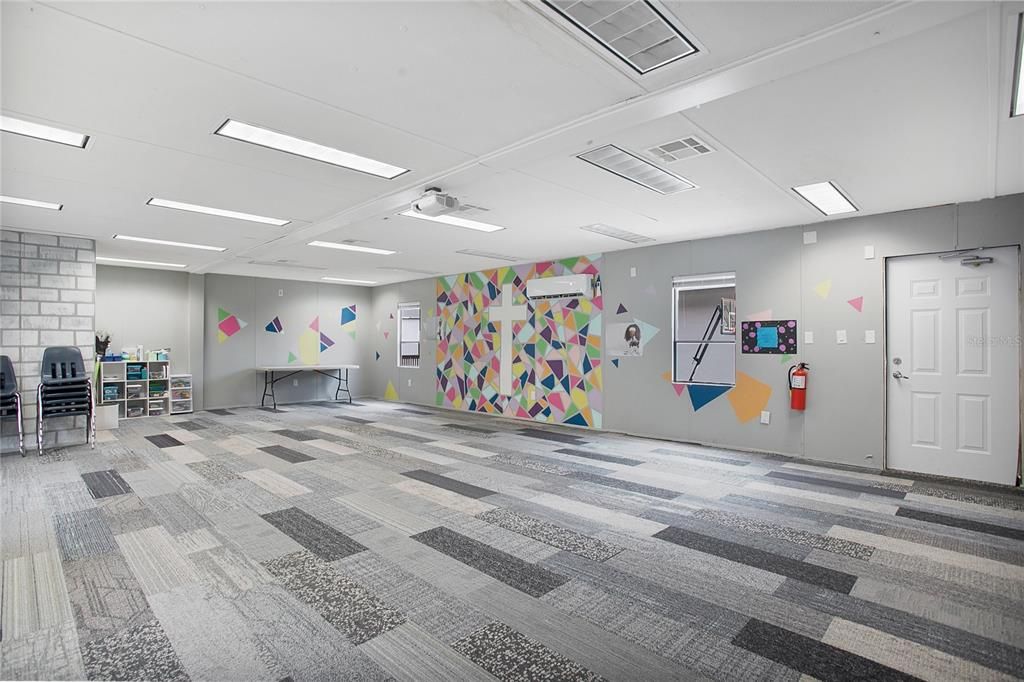 Empty room, Interior, Recessed Lighting
