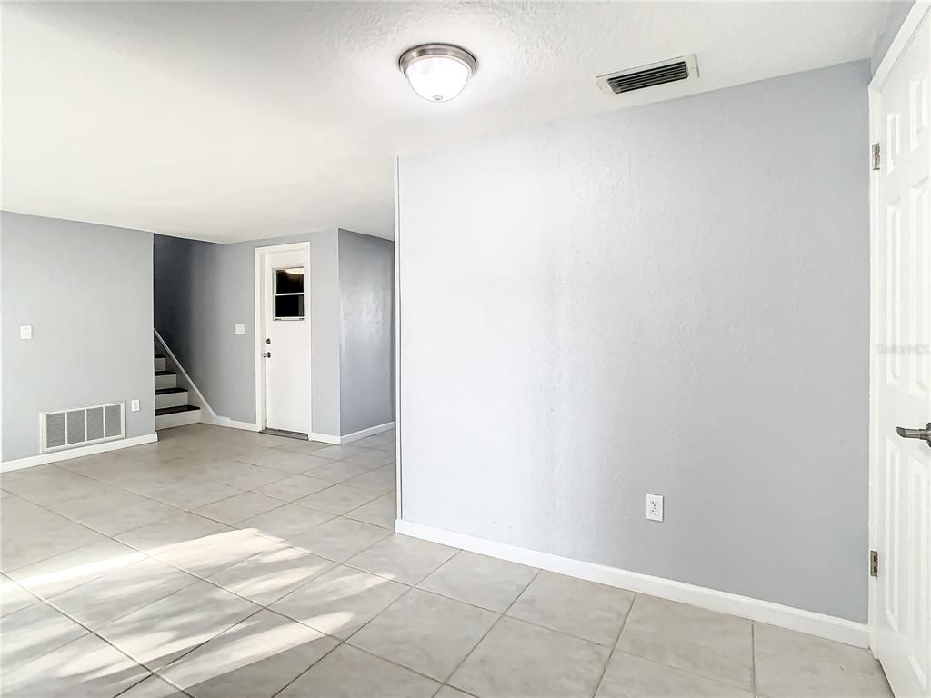 Empty room, Interior