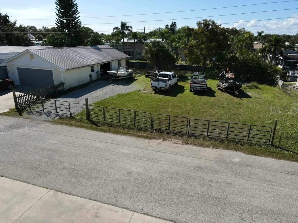 Detached Garage, Exterior