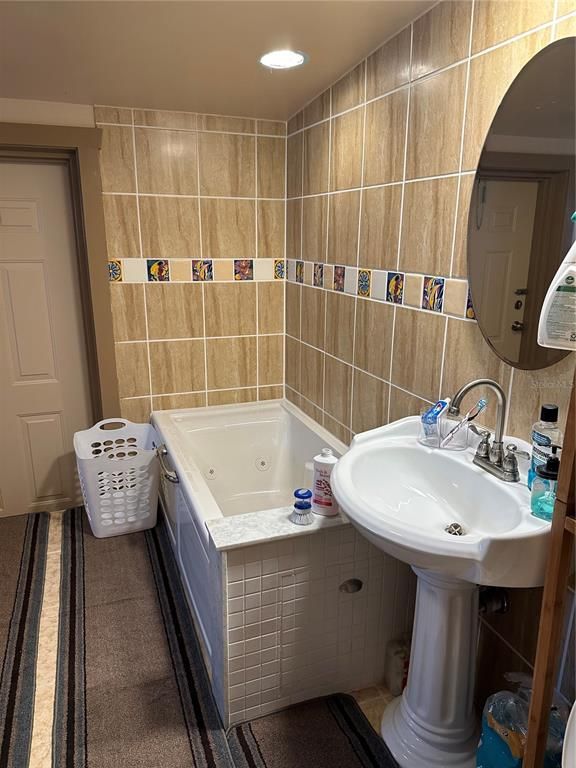 Bathroom, Interior, Recessed Lighting