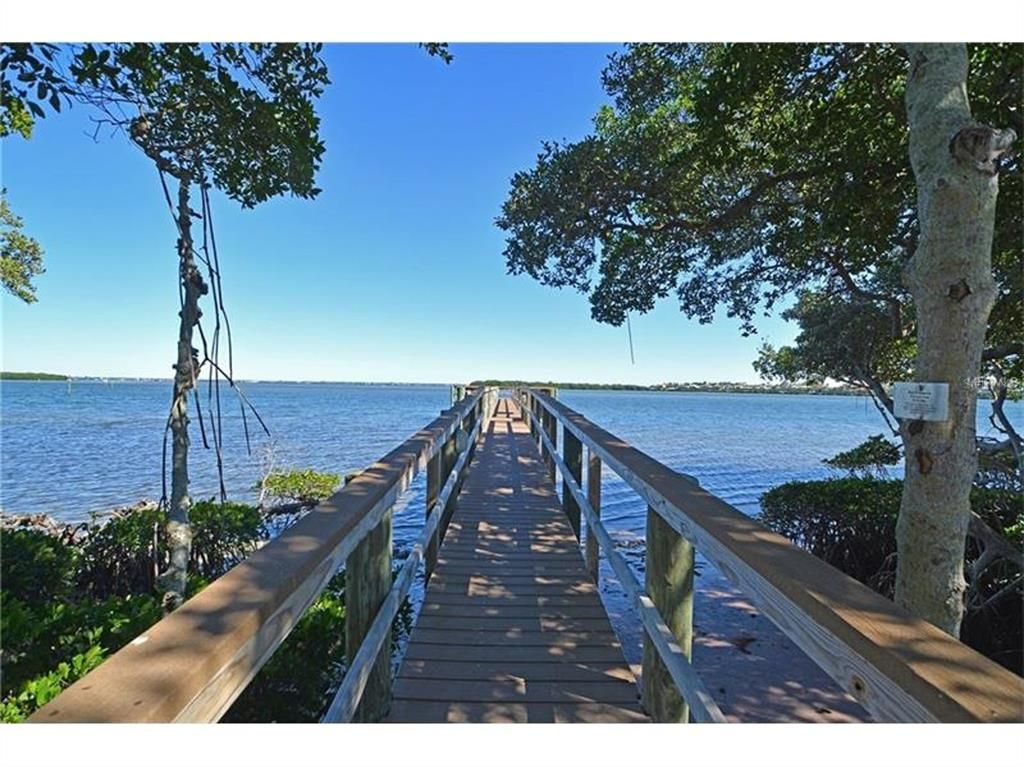 Exterior, Lake