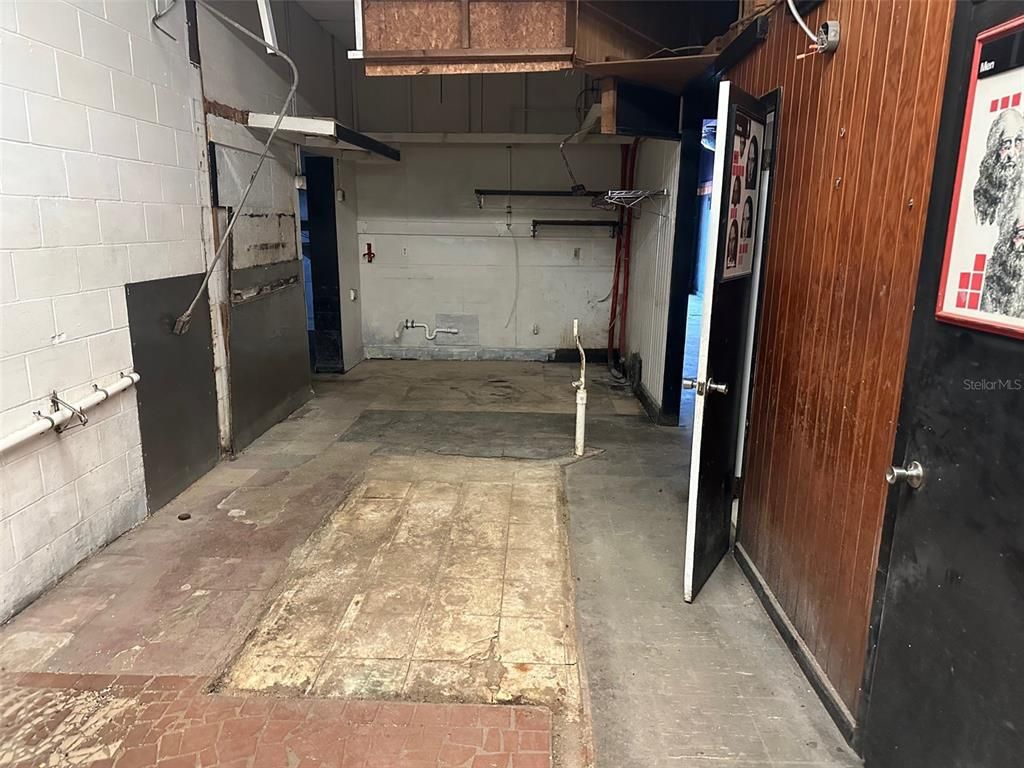 Garage, Interior