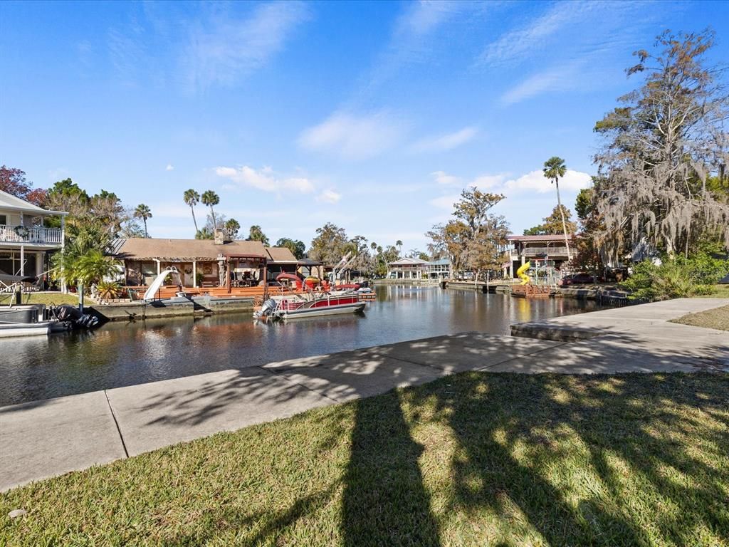 Exterior, Lake