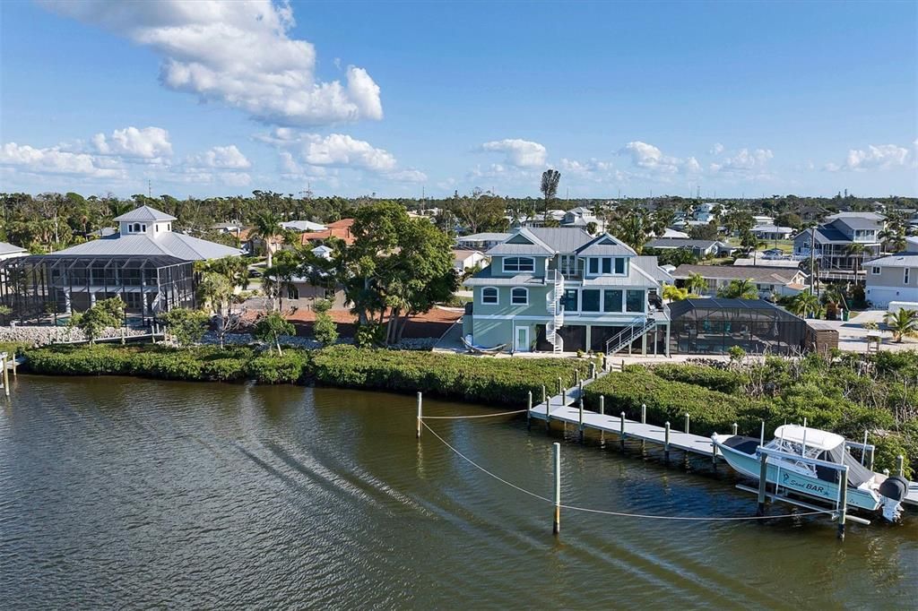 Exterior, Lake