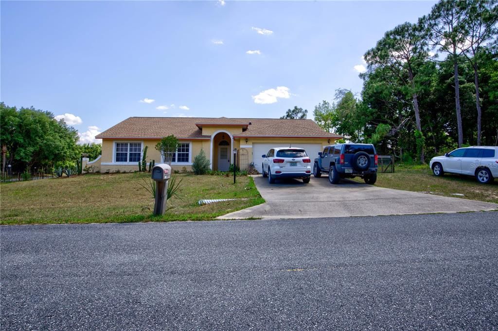 Attached, Exterior, Facade, Ranch