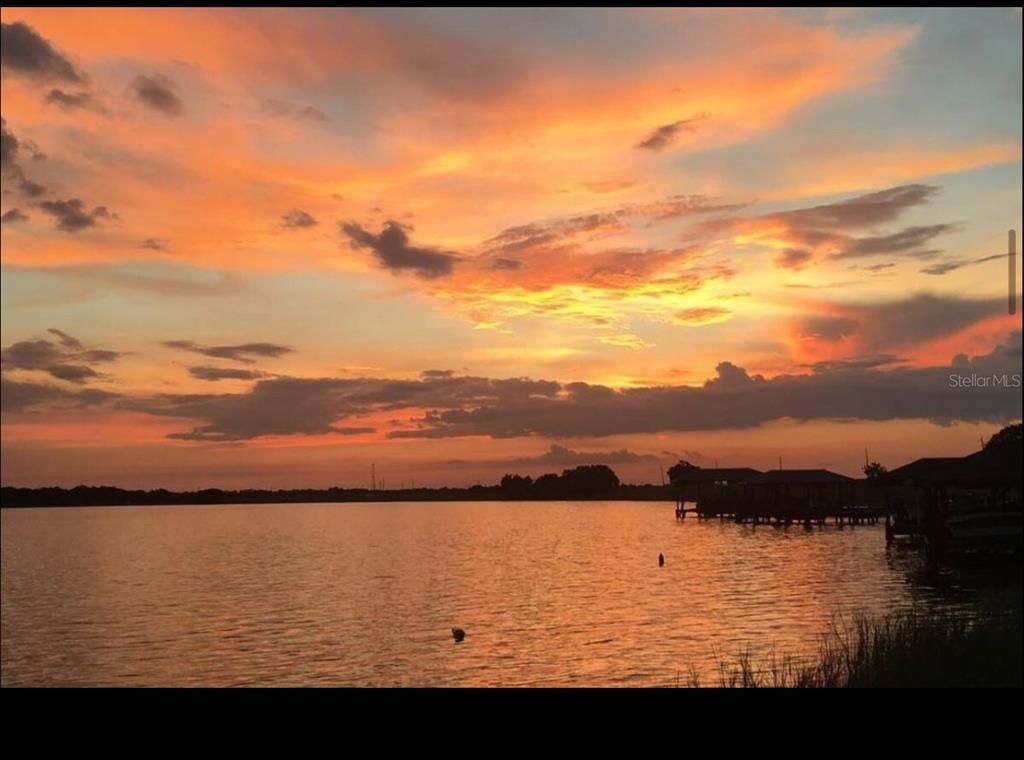 Exterior, Lake