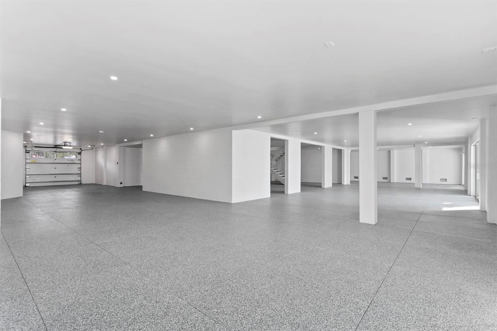 Empty room, Interior, Recessed Lighting