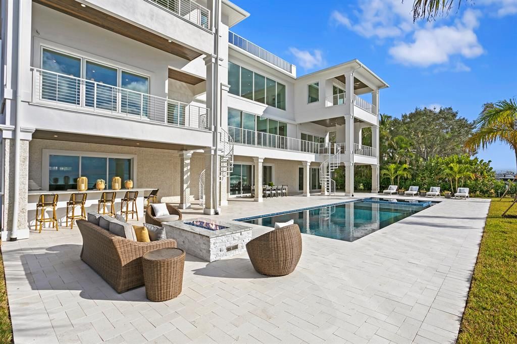 Exterior, Pool