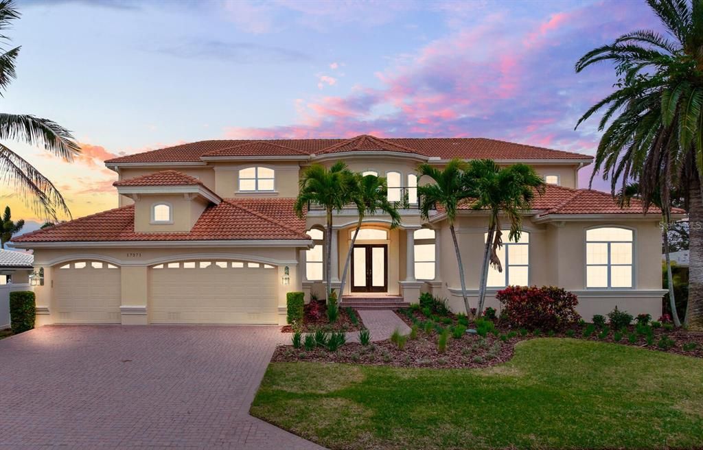 Attached, Exterior, Facade, Mediterranean