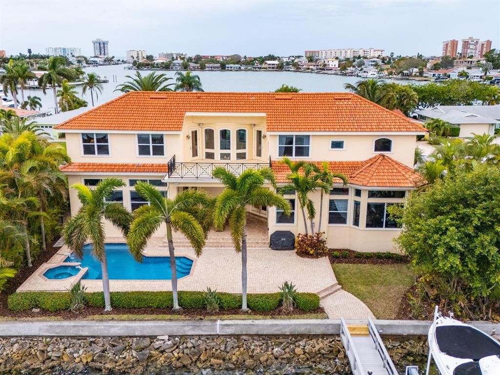 Exterior, Facade, Pool, Mediterranean