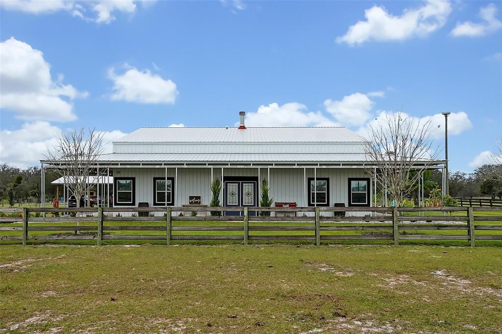 Backyard, Exterior, Facade, Ranch