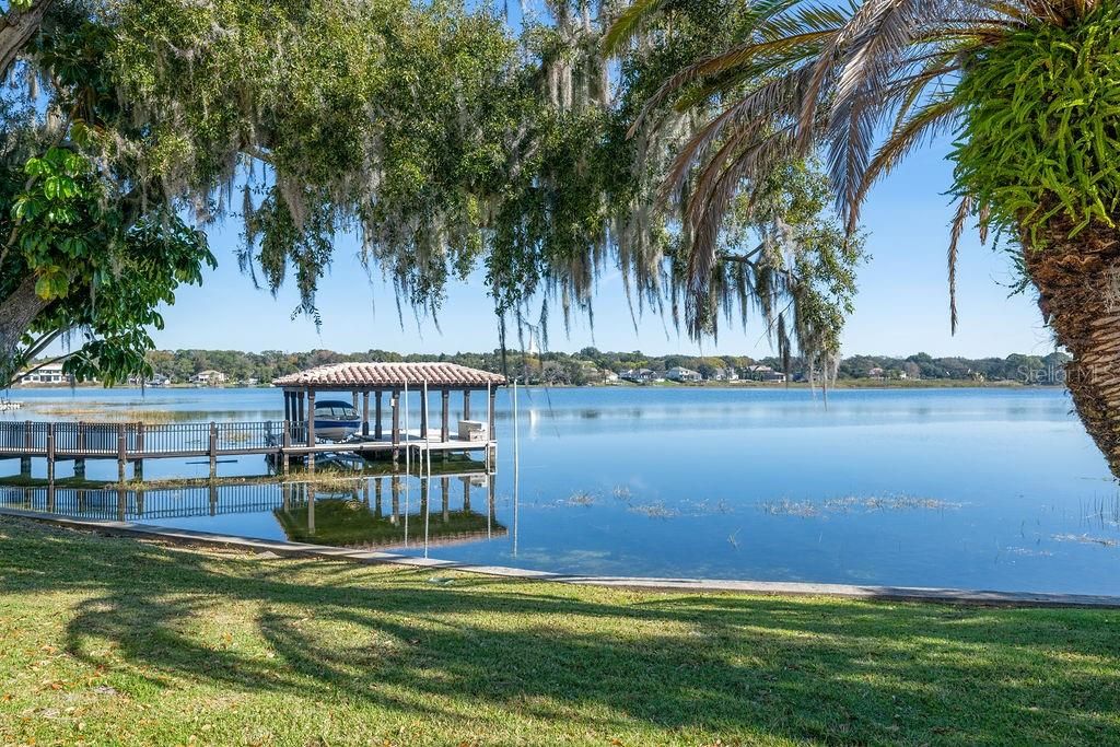 Exterior, Lake