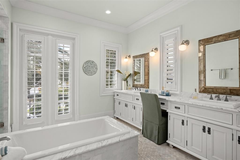 Bathroom, Dual Sink Vanities, Interior, Recessed Lighting