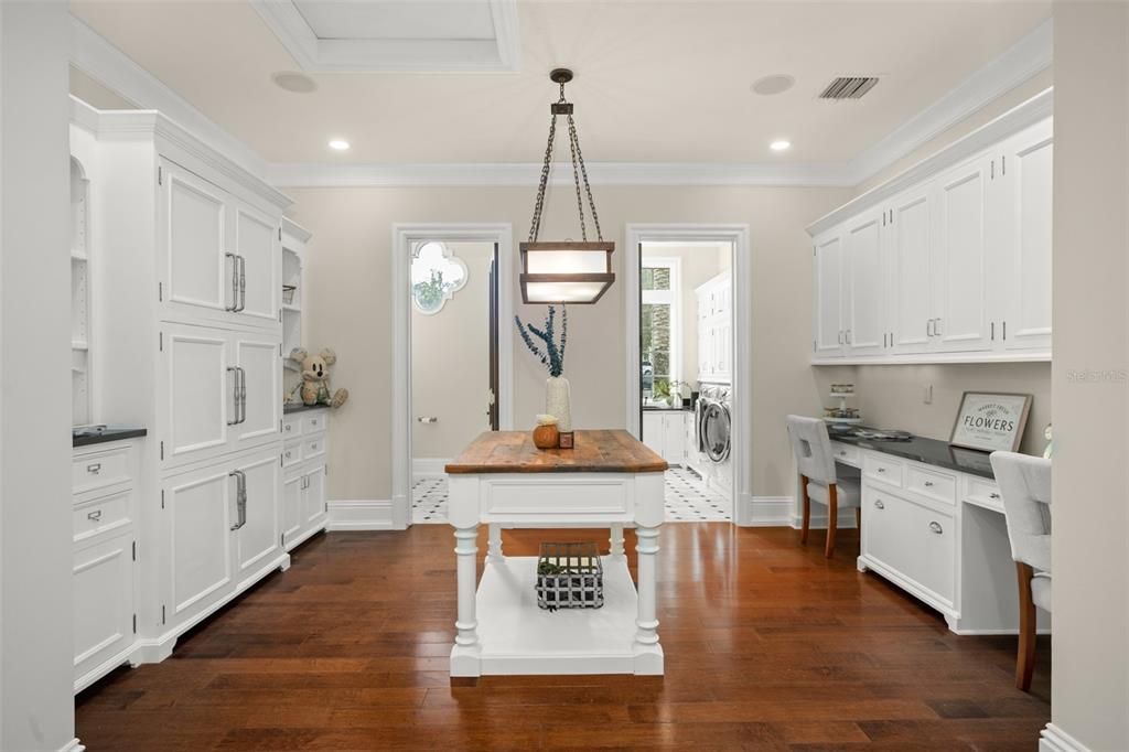 Dining room, Interior, Kitchen, Pendant Lights, Recessed Lighting, Wood Texture Flooring