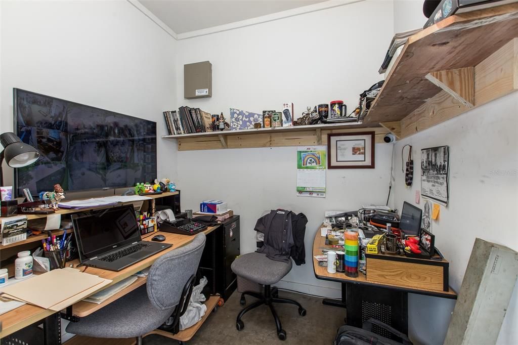 Home Office, Interior