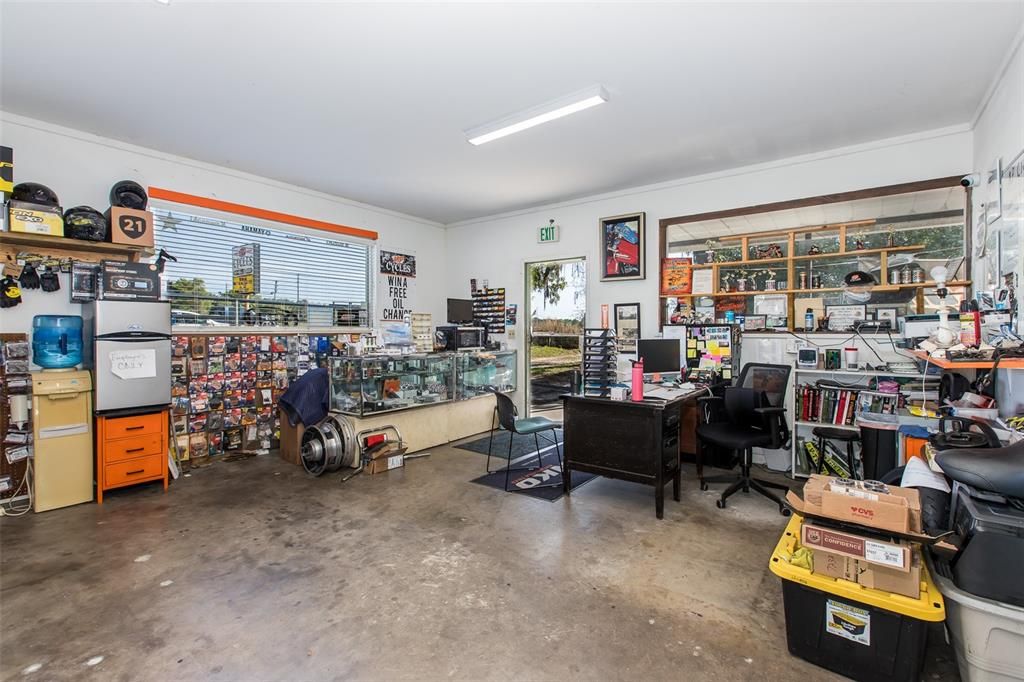 Home Office, Interior