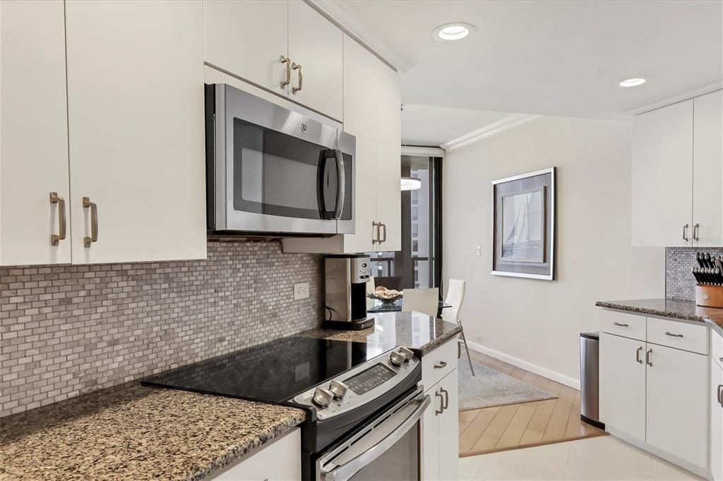 Dining room, Interior, Kitchen, Recessed Lighting, Stainless Steel Appliances