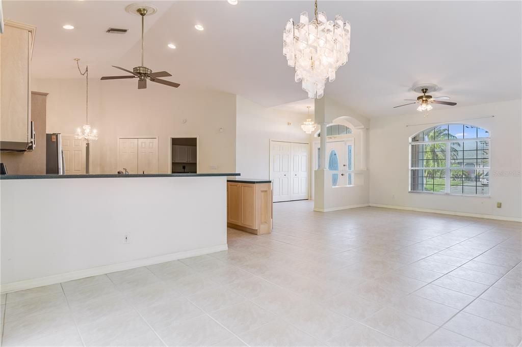 Chandelier, Empty room, Interior, Pendant Lights, Recessed Lighting