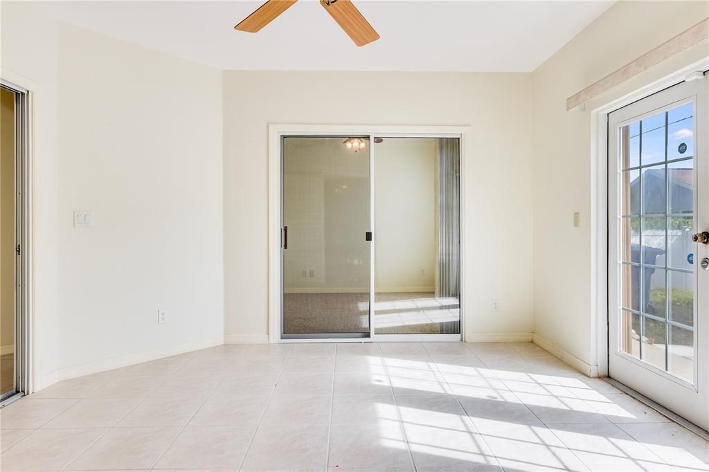 Empty room, Interior