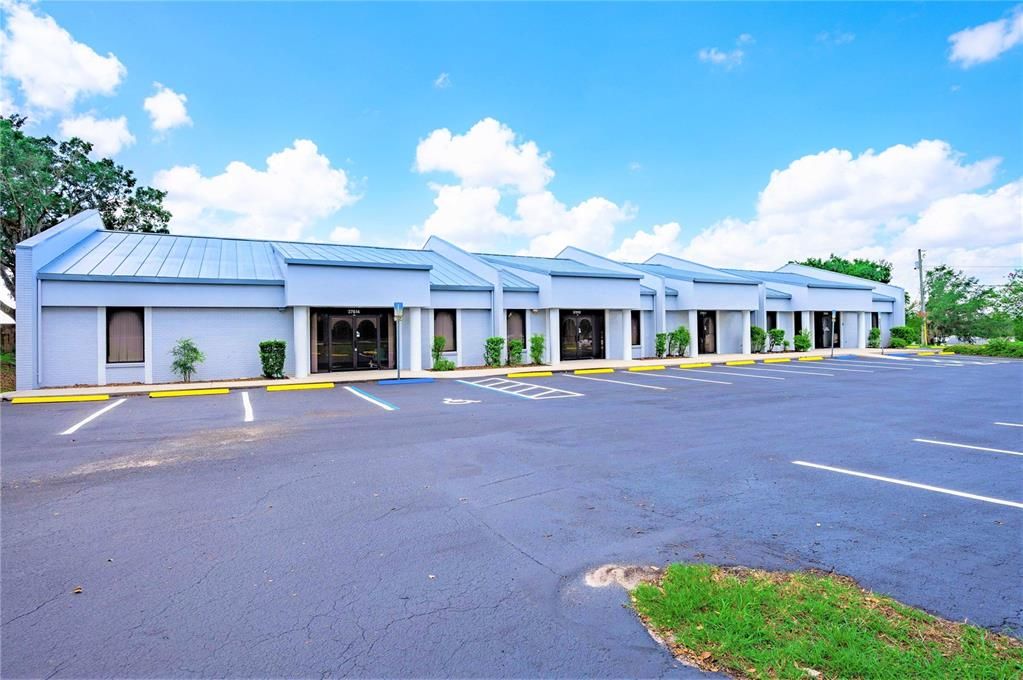 Exterior, Facade, Ranch