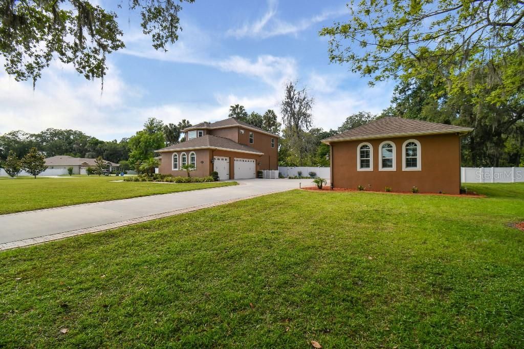 Backyard, Exterior