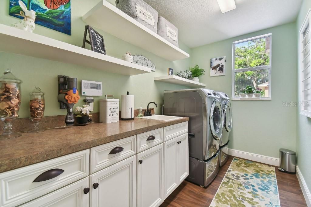 Interior, Washer, Wood Texture Flooring