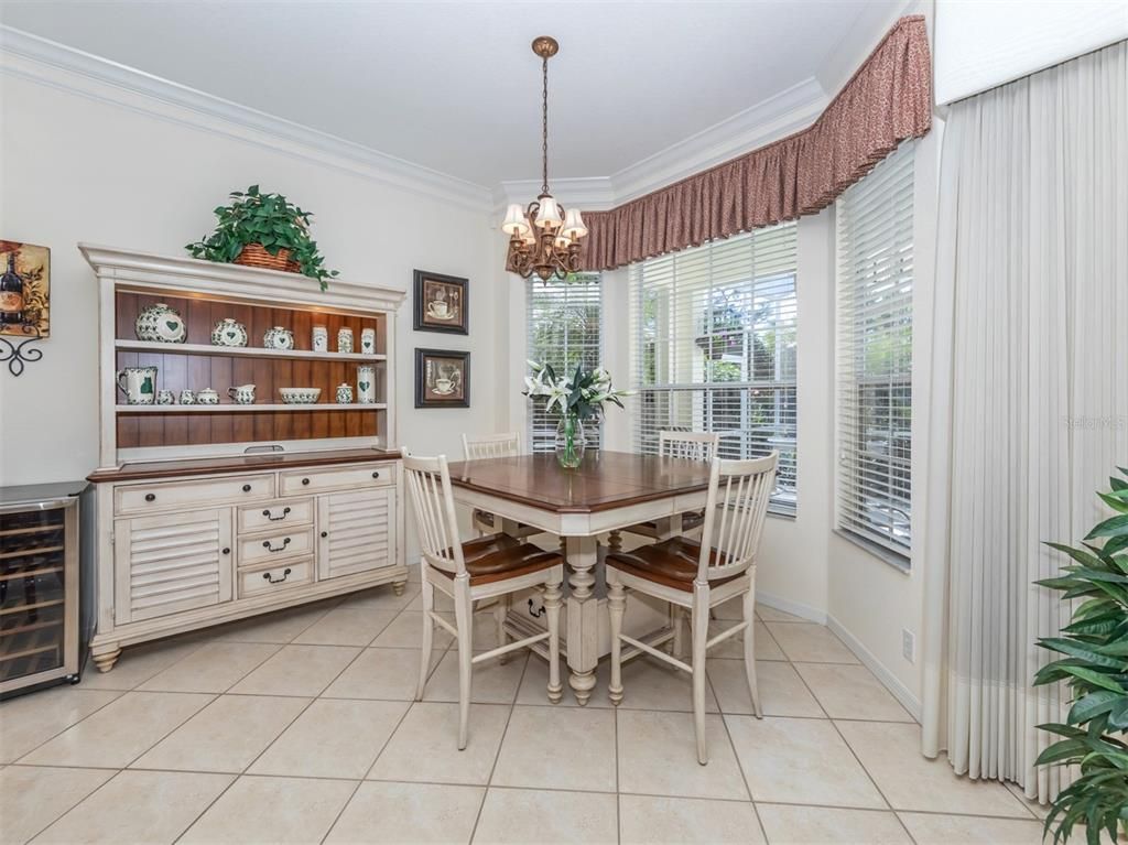 Chandelier, Dining room, Interior