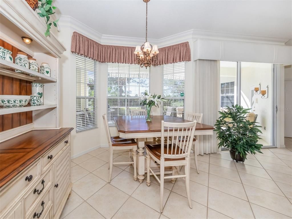 Chandelier, Dining room, Interior