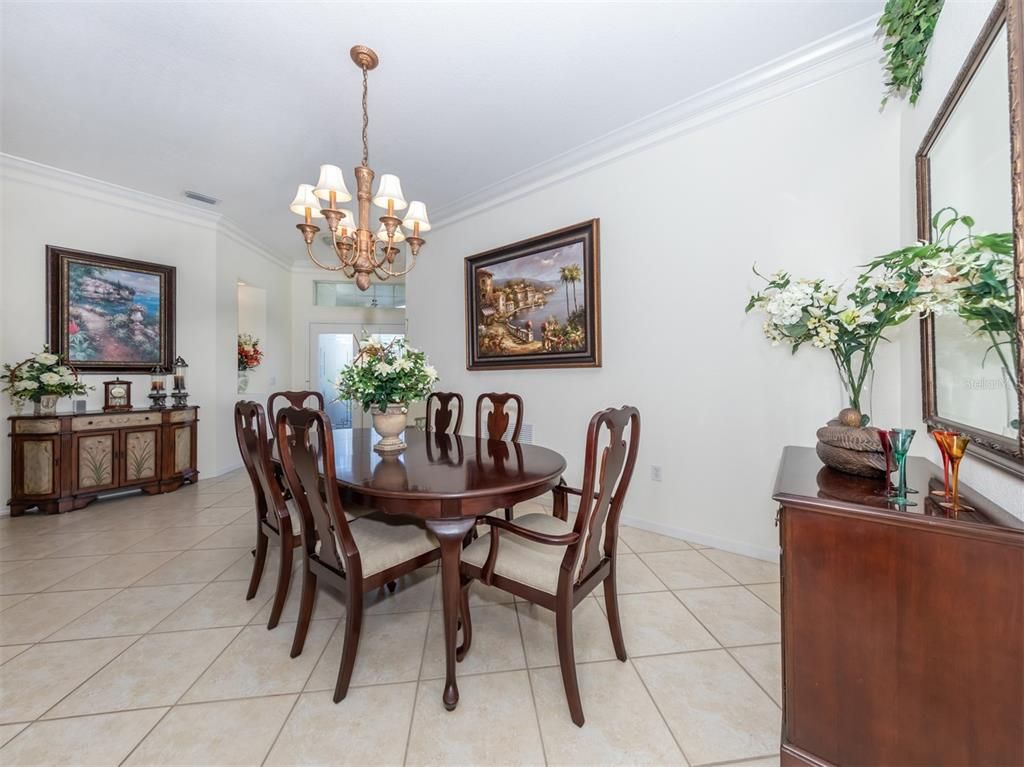 Chandelier, Dining room, Interior
