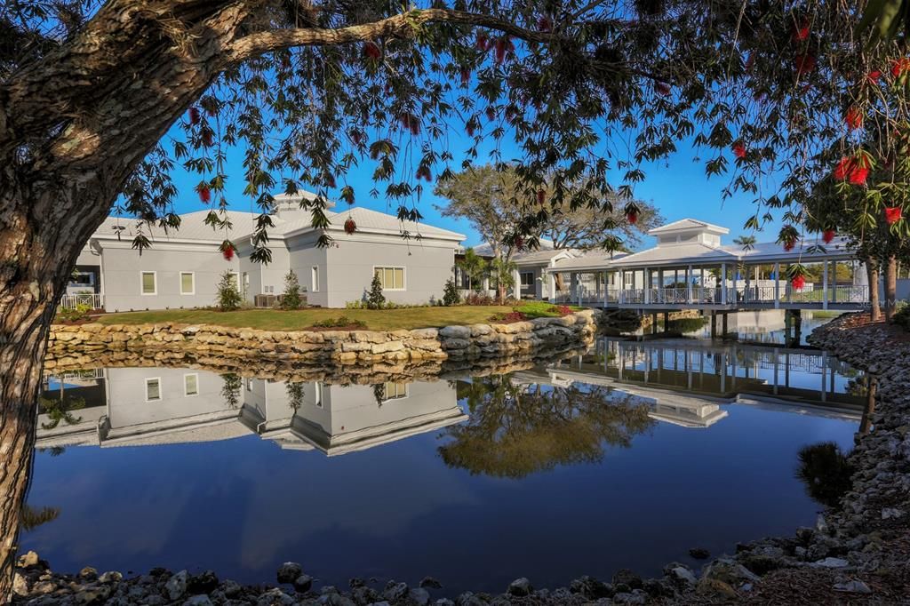 Exterior, Lake