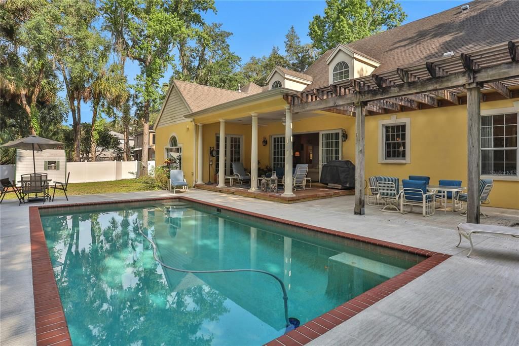 Exterior, Pool