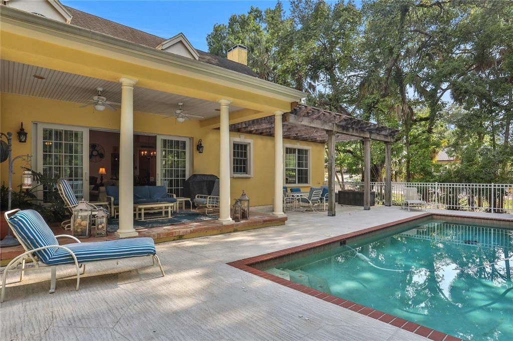 Exterior, Pool
