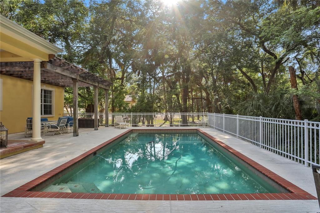 Exterior, Pool
