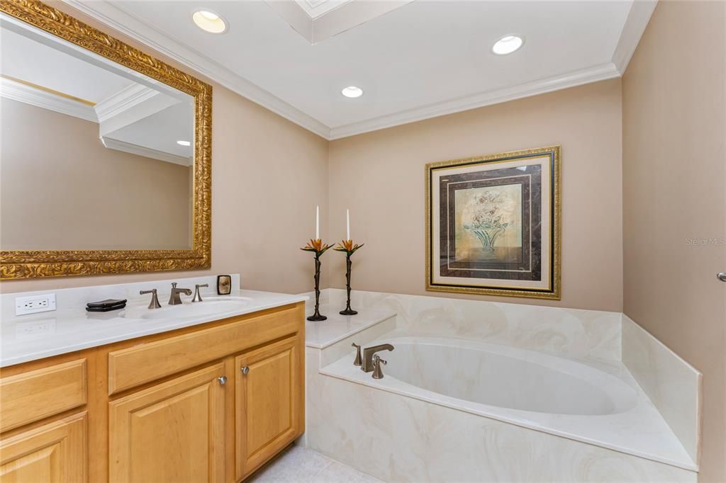 Bathroom, Interior, Recessed Lighting
