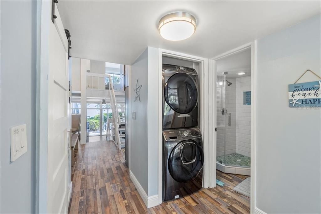 Interior, Utility Closets, Washer, Wood Texture Flooring