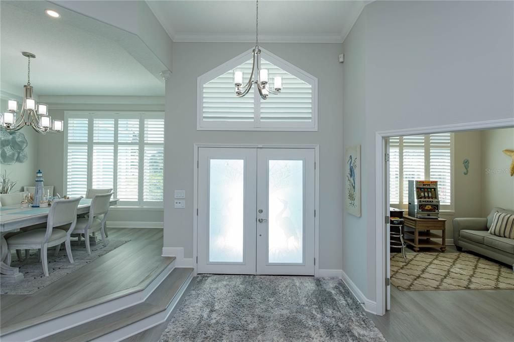 Chandelier, Dining room, Interior, Pendant Lights, Recessed Lighting, Wood Texture Flooring