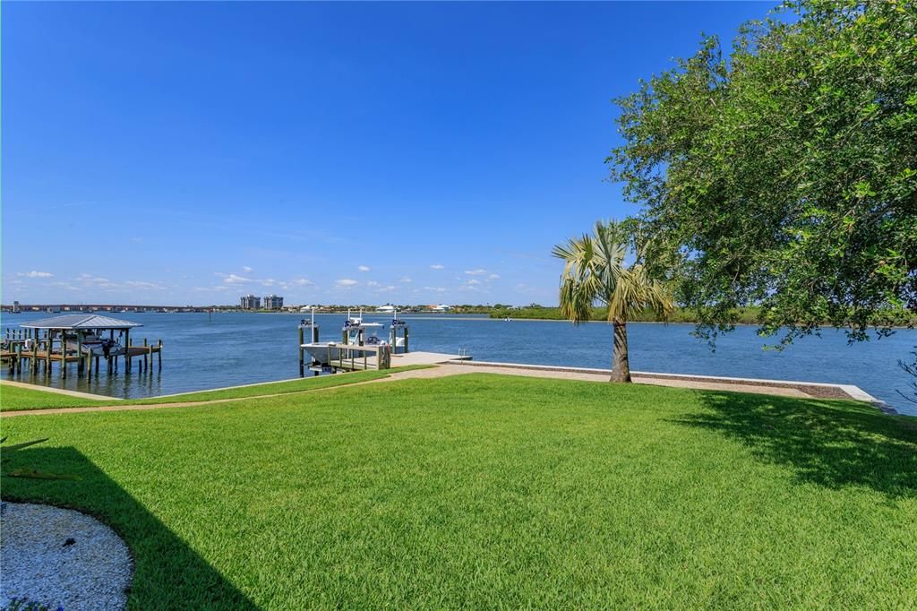 Exterior, Lake
