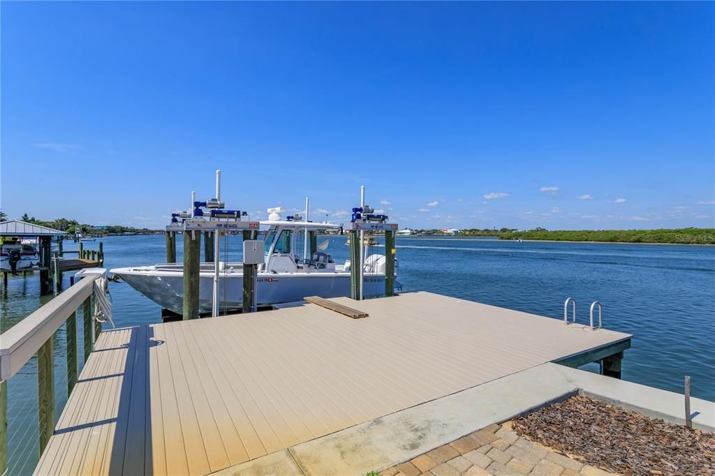 Exterior, Lake