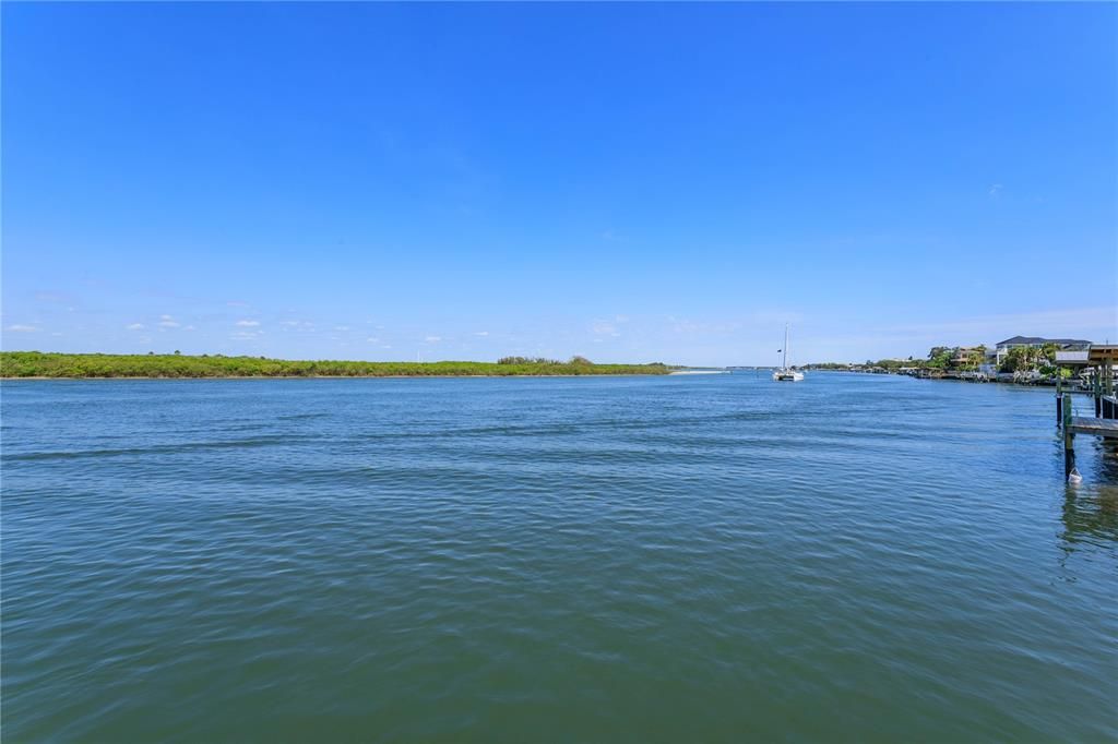 Exterior, Lake