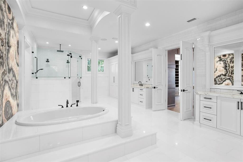 Bathroom, Dual Sink Vanities, Interior, Recessed Lighting