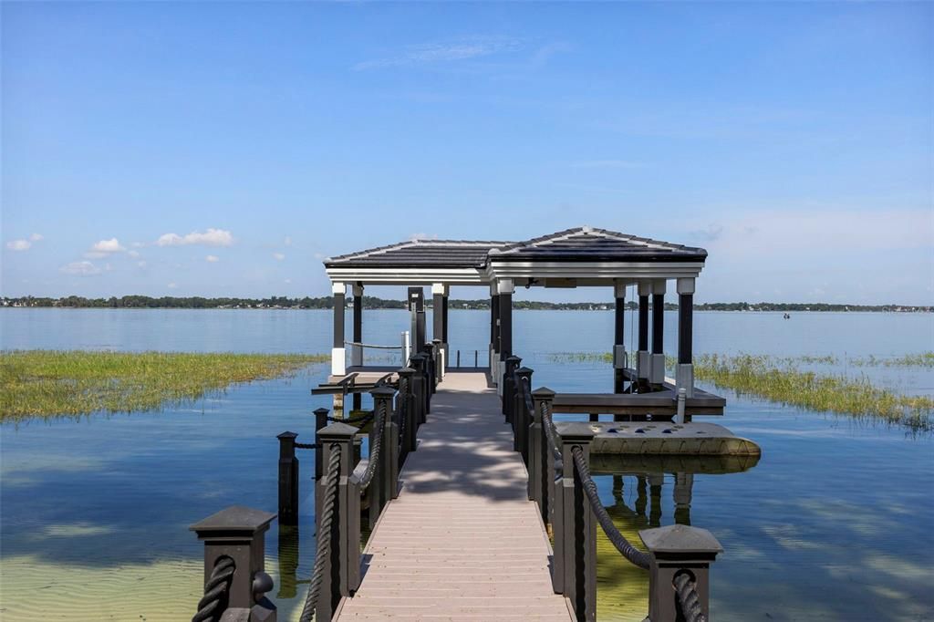 Exterior, Lake