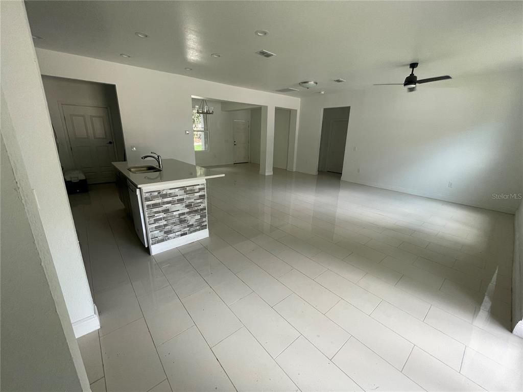 Empty room, Interior, Recessed Lighting