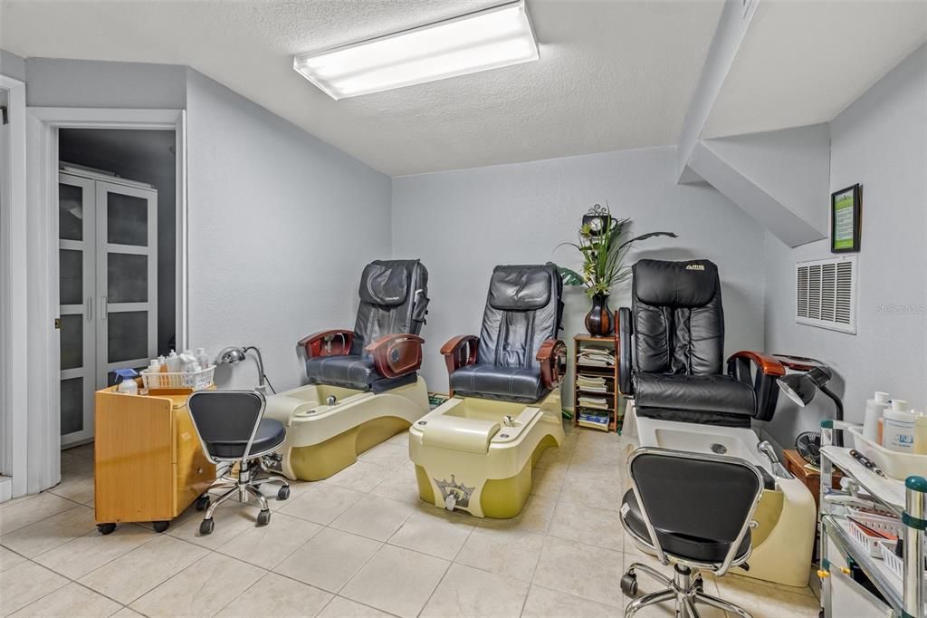Home Office, Interior