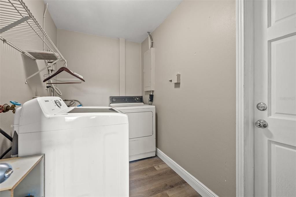 Interior, Washer, Wood Texture Flooring