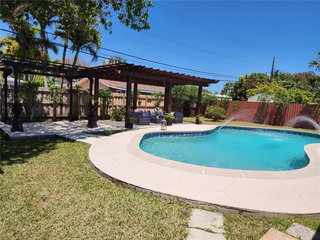 Exterior, Pool