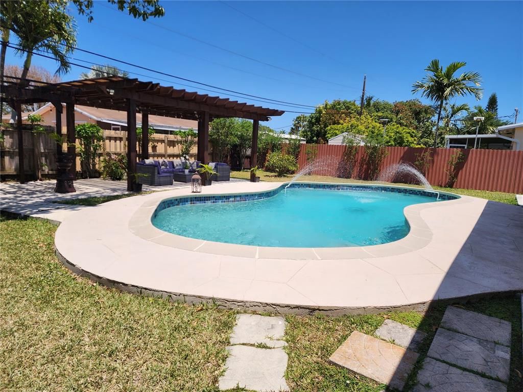 Exterior, Pool