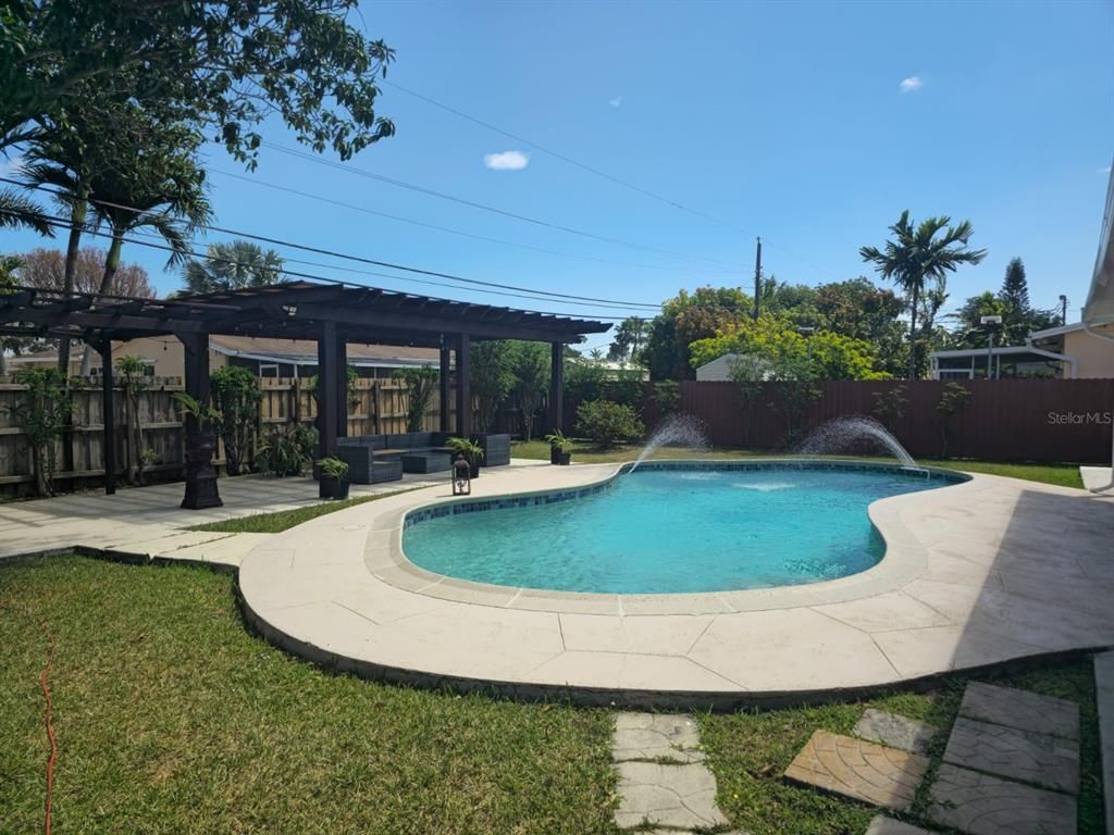 Exterior, Pool